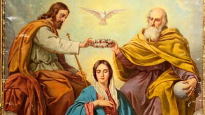 deus pai jesus e espirito santo coroando nossa senhora rainha 22 agosto